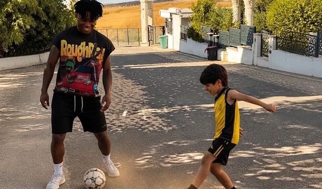 Amedspor'un yıldızı mahallede çocuklarla futbol oynadı
