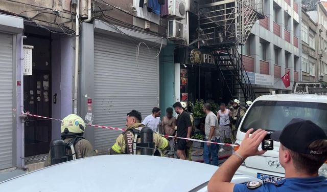 6 katlı otelde yangın: Çok sayıda yaralı