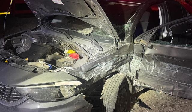 Batman’da otomobil şarampole yuvarlandı: Sürücü araçta sıkıştı