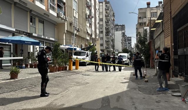 İş yeri önünde silahlı saldırıda 1 kişi öldü