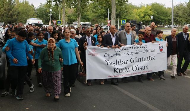 Diyarbakır’da Dünya Yaşlılar Günü için anlamlı yürüyüş