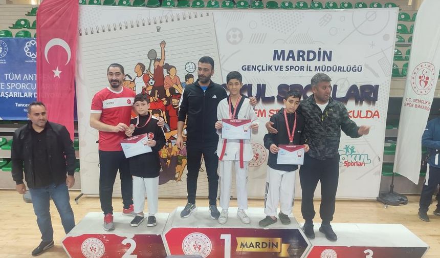 Bitlisli sporcular Mardin’den dereceyle döndü