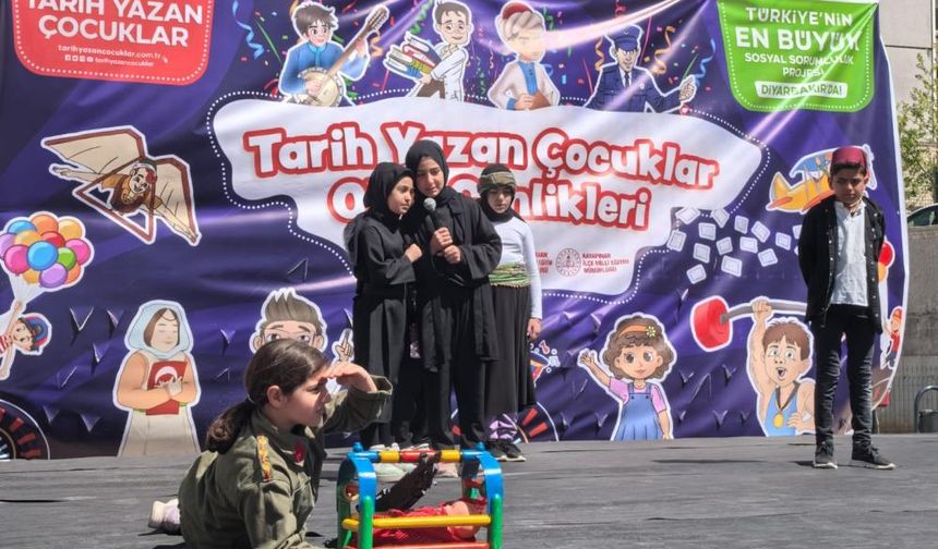 Diyarbakır’da tarih yazan çocuklar sahneye çıktı