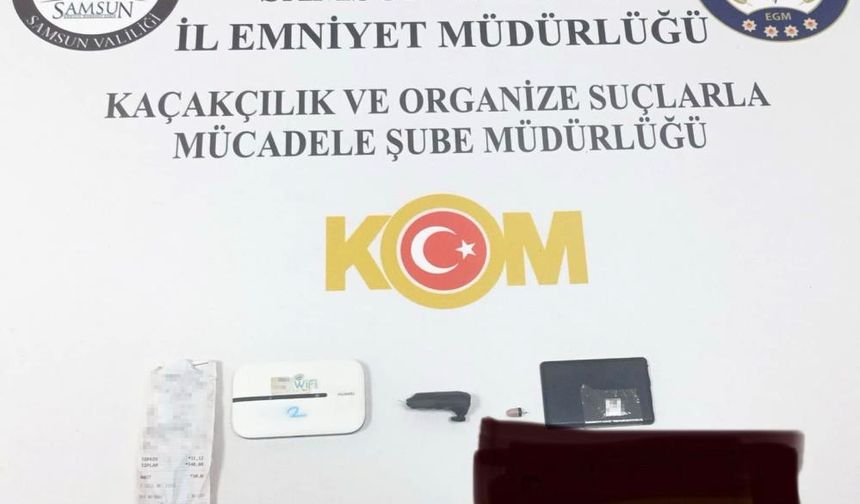 Ehliyet sınavında kopya düzeneğiyle yakalandılar