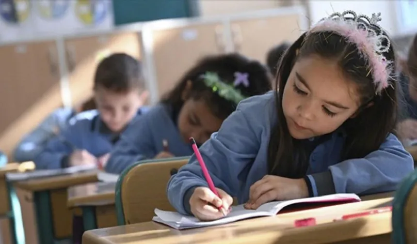 9 günlük tatil sona erdi: Öğrenciler yeniden sıralarda