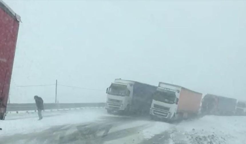 Tipide onlarca tır mahsur kaldı