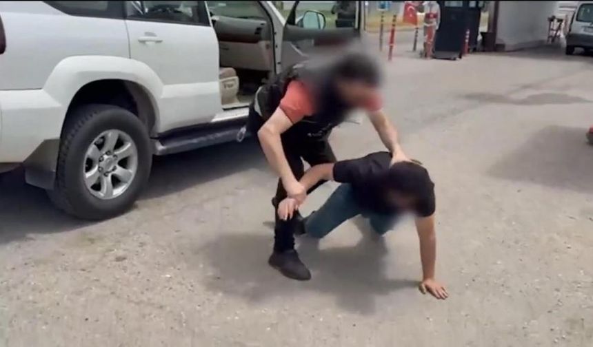 Diyarbakır'da yedek yakıt deposundan 93 litre uyuşturucu çıktı