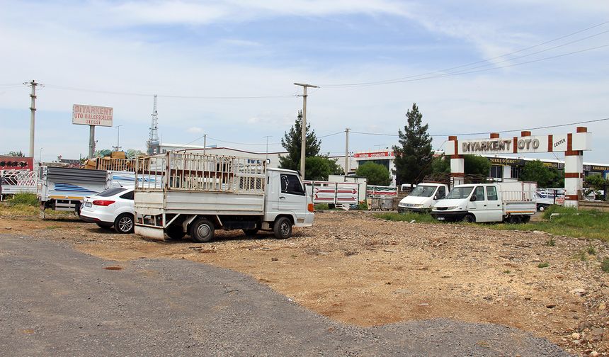 Diyarbakır Oto Galericiler Sitesi kaderine terk edildi