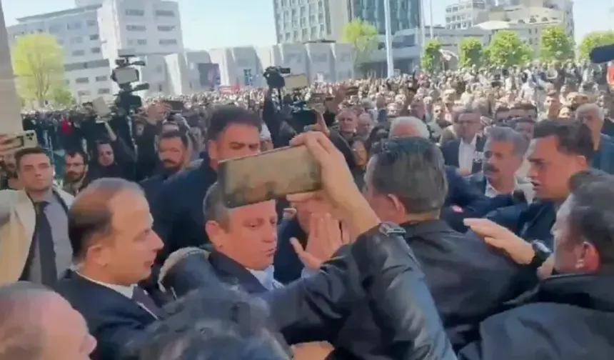 CHP Lideri Özgür Özel’e Saldıran Kişinin Karanlık Geçmişi Şoke Etti