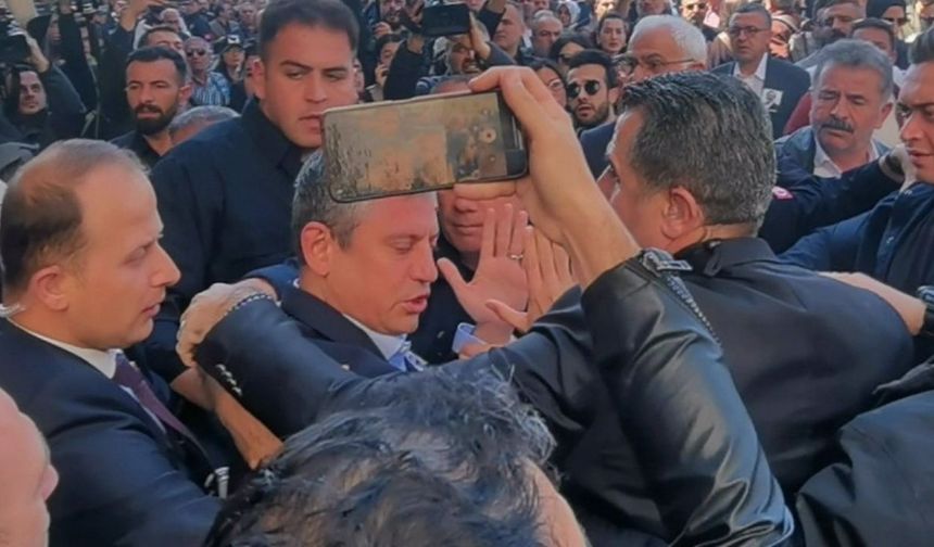 CHP Lideri Özgür Özel, saldırıya uğradı
