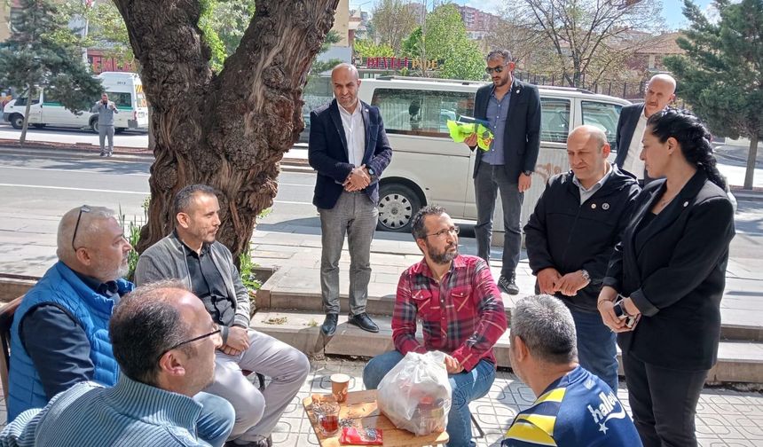 Yeni Yüzyıl Partisi, esnafla buluştu