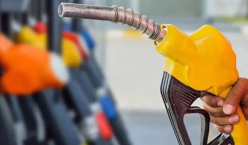 Benzinden sonra motorin de zamlandı