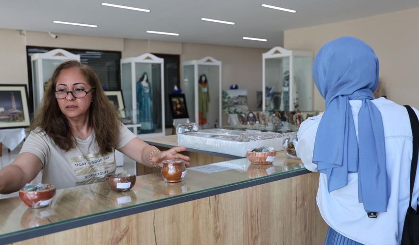 Diyarbakır'da yarı değerli taşlar ve bakır, sanata dönüşüyor