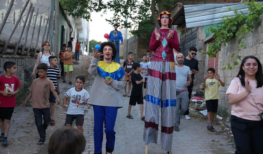 Diyarbakır’da, Gezici Çocuk Tiyatro Günleri çocuklarla buluştu