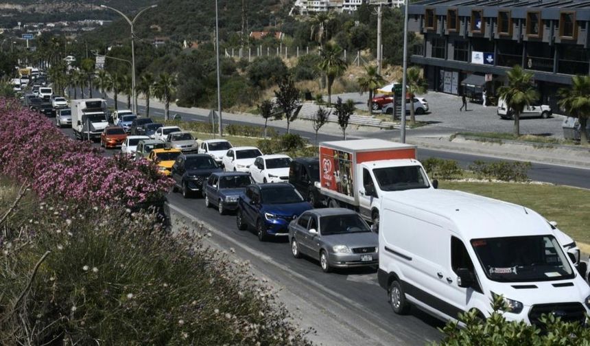 Kuşadası tatilcilerin akınına uğradı