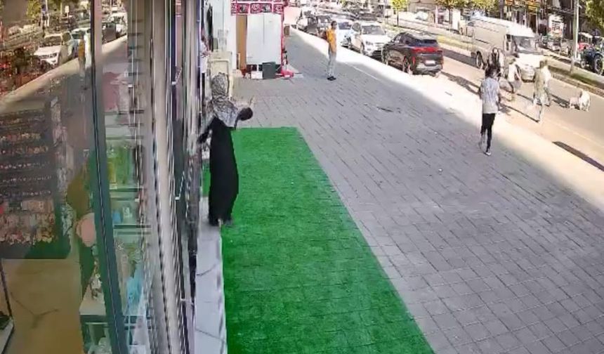 Kavgada yere düşen kişi minibüsün altında kaldı