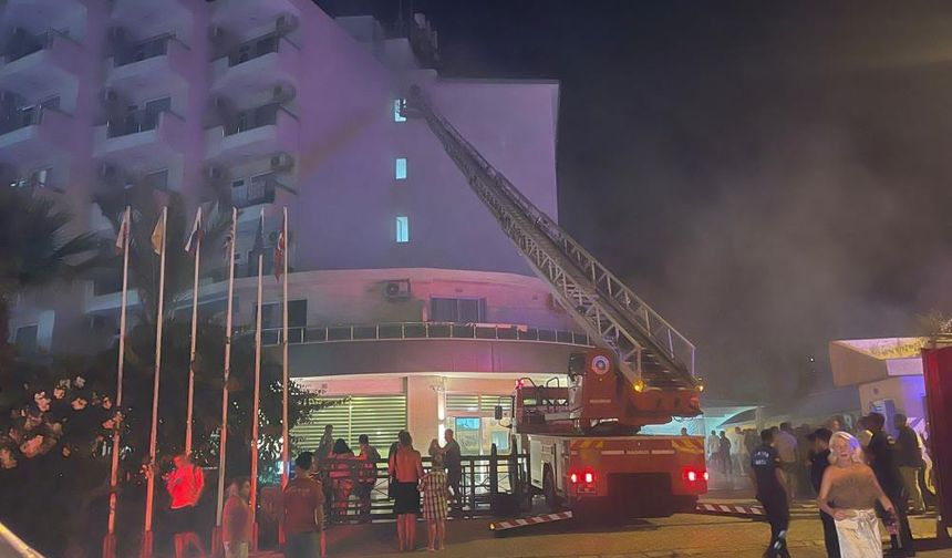 Otelde  yangın çıktı, 600 turist tahliye edildi