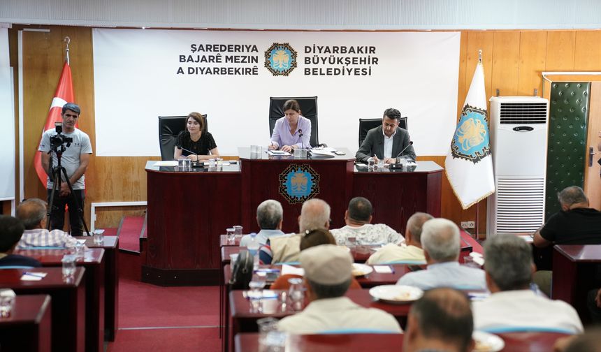 Diyarbakır Eş Başkanı Bucak, Sur’daki muhtarlarla buluştu