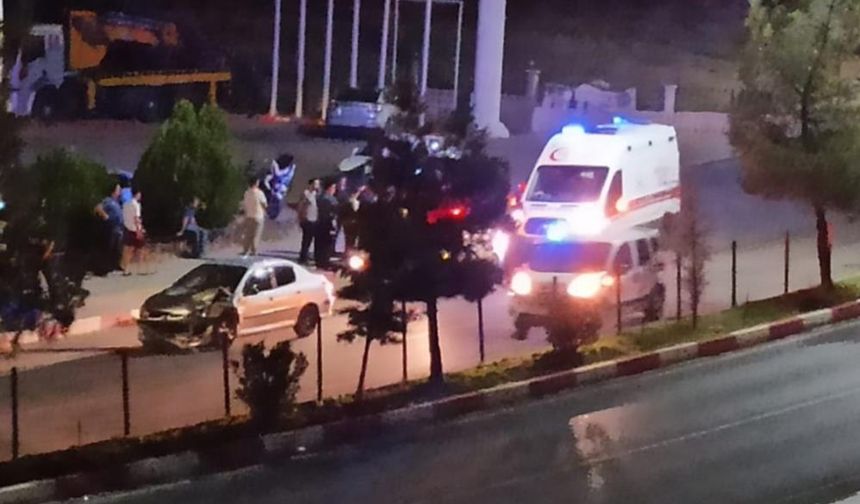 Siirt'te iki otomobil çarpıştı