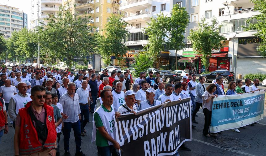 Diyarbakır’da Uyuşturucuya karşı binler yürüdü, "Zehire değil emeğe sarıl"