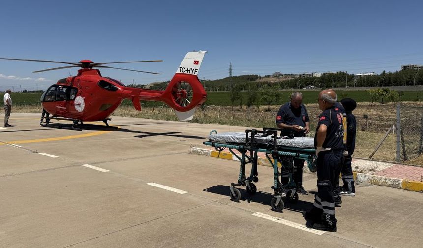 Diyarbakır'da ambulans helikopter felç geçiren hasta için havalandı