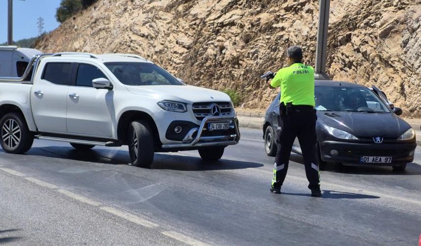 İbrahim Tatlıses'in kızı polisin üzerine araba sürdü