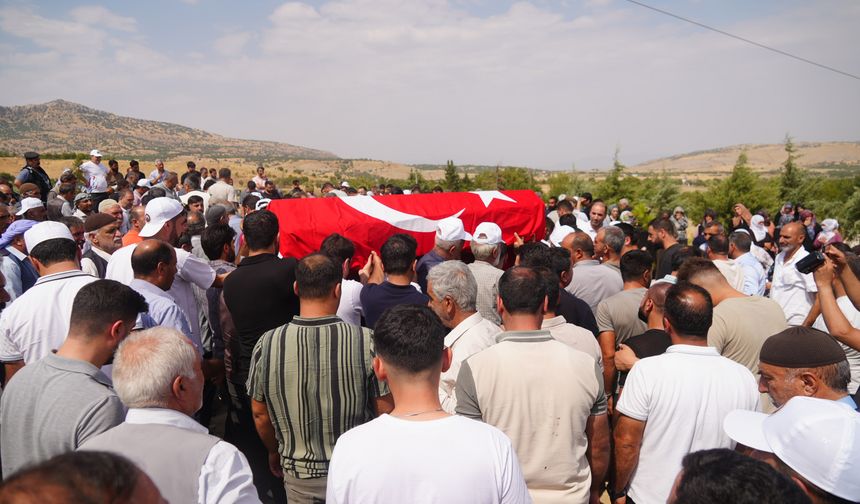Diyarbakır’da kahraman itfaiyeci toprağa verildi