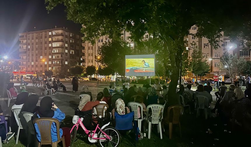 Diyarbakır’da açık havada film keyfi