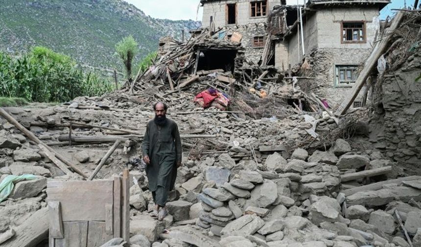 Afganistan'da 5,2 büyüklüğünde deprem