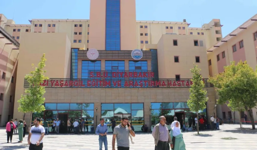 Diyarbakır Gazi Yaşargil Hastanesi'nde korku dolu anlar; Personellerin kavgasında kan aktı