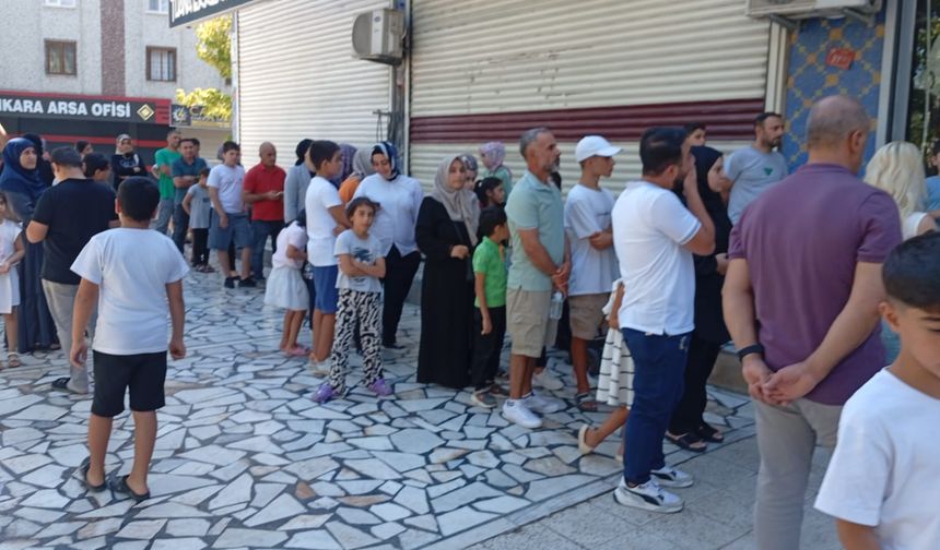 Diyarbakır’da okul forması izdihamı: Velilerden tepki yağdı