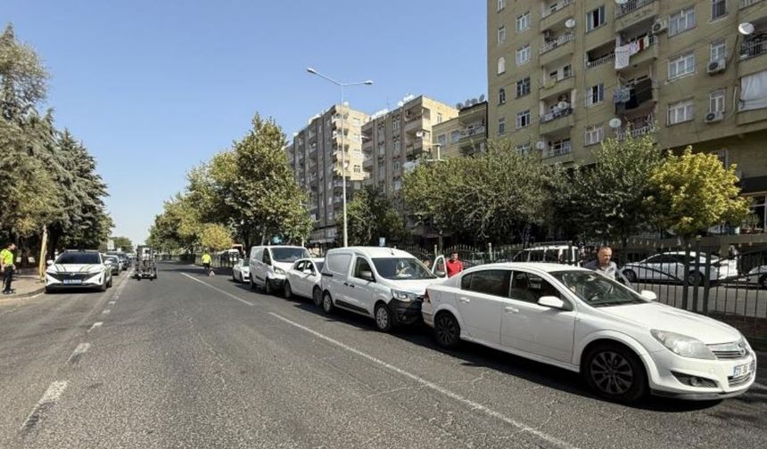 Diyarbakır’da 5 araçlı zincirleme trafik kazası