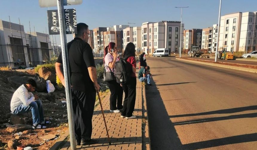 Diyarbakır Oğlaklı TOKİ’de sorunlar bitmiyor; Otobüsler sorunlu, durak yok
