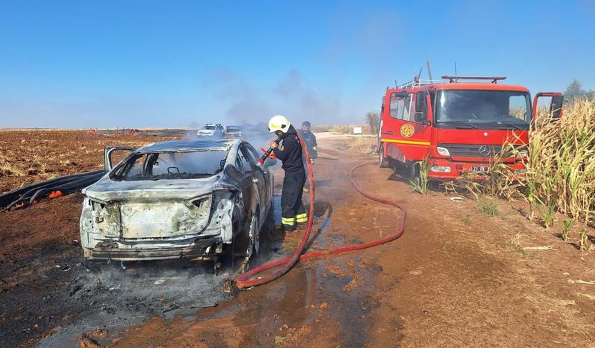 Diyarbakır’da halindeki araç alev aldı