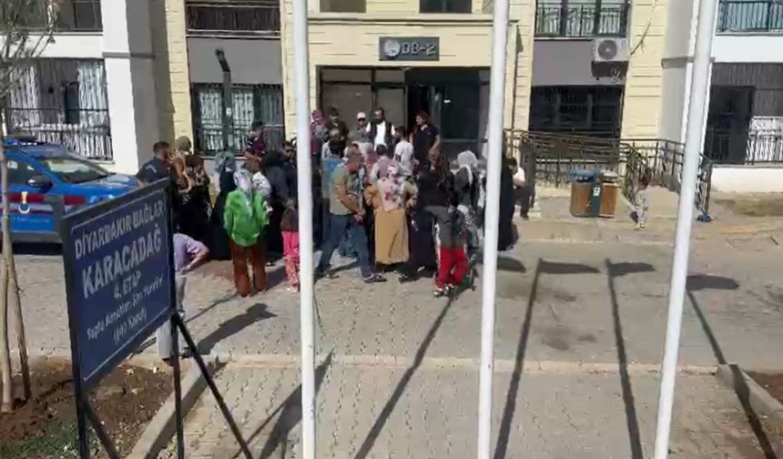 Diyarbakır Oğlaklı TOKİ’de tepki: Vatandaşlar yönetim binasını bastı
