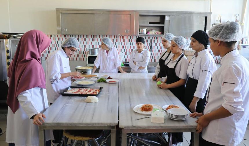 Diyarbakır’da yemek fabrikası gibi okul