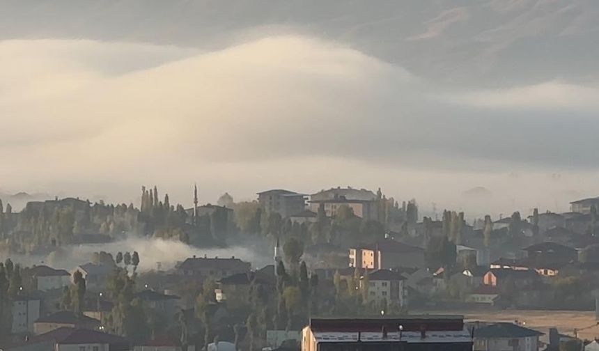 Yüksekova’da sisle gelen doğal güzellik