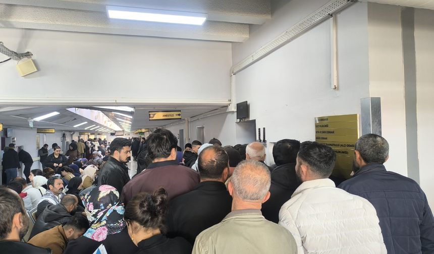 Diyarbakır’da personel ve sistem eksikliği; Yoğun bakım hastası yakını 3 saat sıra bekledi