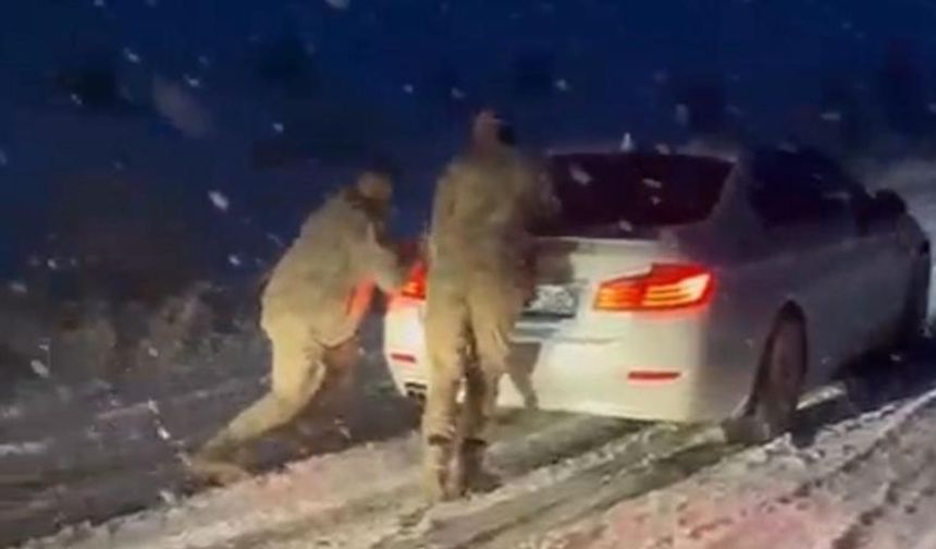 Muş’ta yoğun kar ve tipi nedeniyle mahsur kalan 13 kişi kurtarıldı