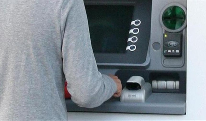 ATM'ye sinirlendi, güvenlik görevlisini bıçakladı