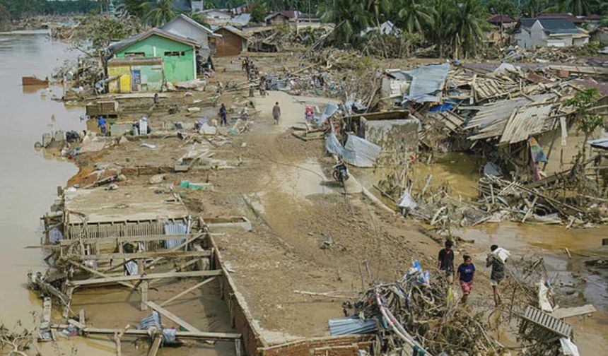 Aşırı yağışlarda can kaybı 900'ü geçti