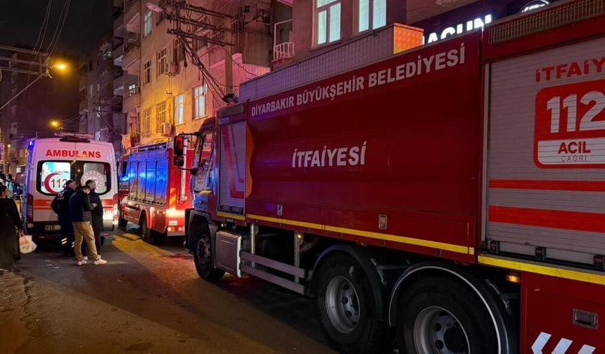 Diyarbakır’da tespihçi dükkanında yangın paniği