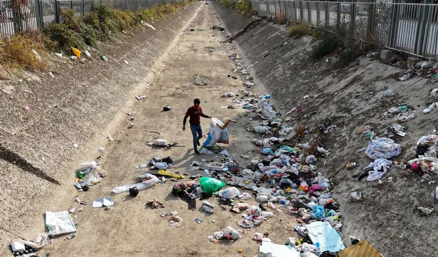 Kuraklıkla boşalan kanallar çöplüğe döndü