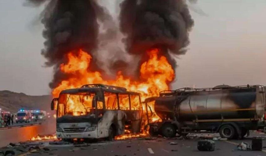 Ümre Yolunda Feci Kaza: 45 Ölü