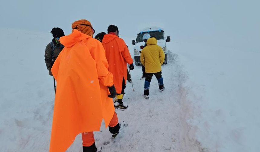 Dağcılar Süphan Dağı'nda mahsur kaldı