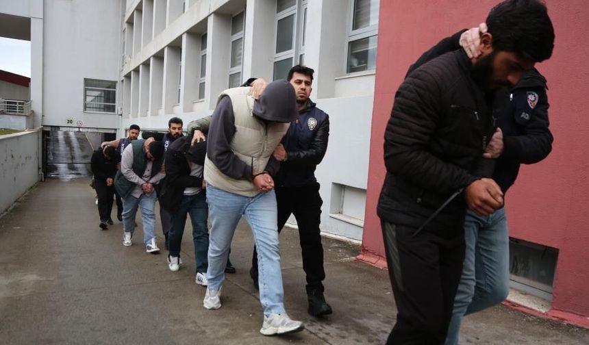 Diyarbakır ve Mersin’de 216 kilogram ele geçirildi; Gözaltılar var