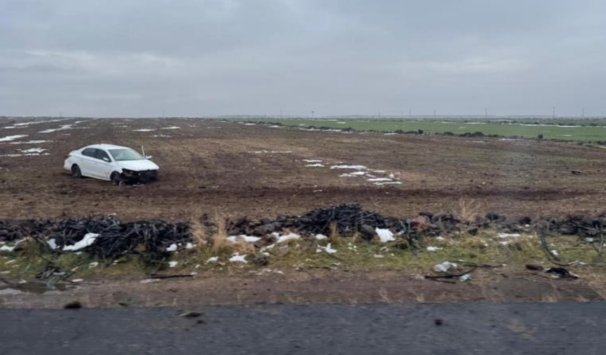Diyarbakır’da korkutan kaza: Otomobil tarlaya uçtu