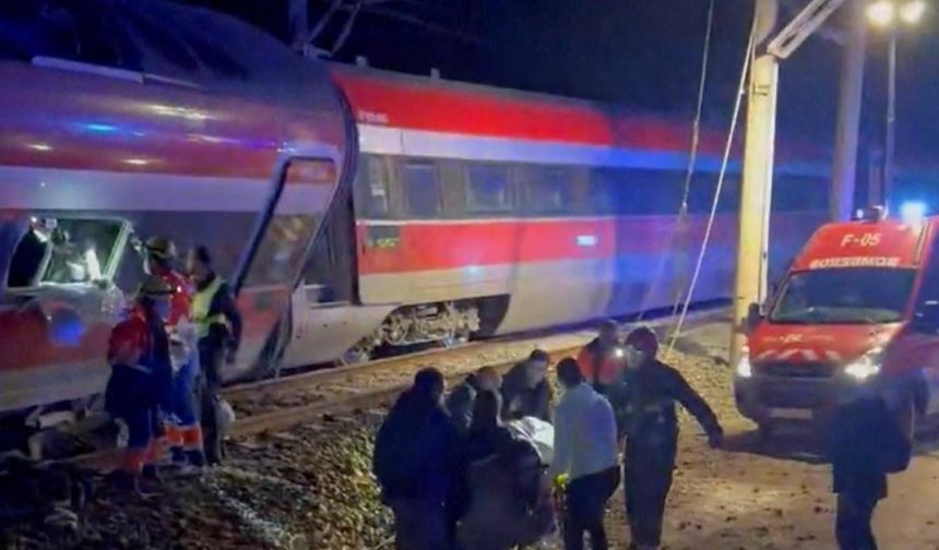 İspanya'da iki hızlı tren raydan çıktı: Çok sayıda ölü ve yaralı
