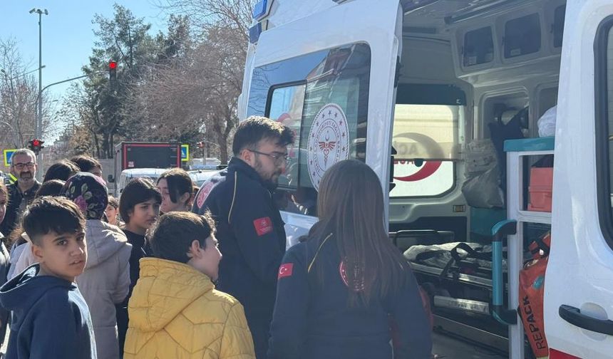 Diyarbakır'da 18 öğrenci cıva zehirlenmesi şüphesiyle hastanelik oldu