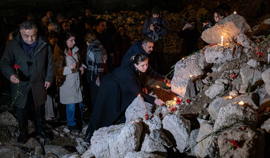 Depremin 3. yıl dönümü: Diyarbakır’da Saat 04.17’de sessiz anma